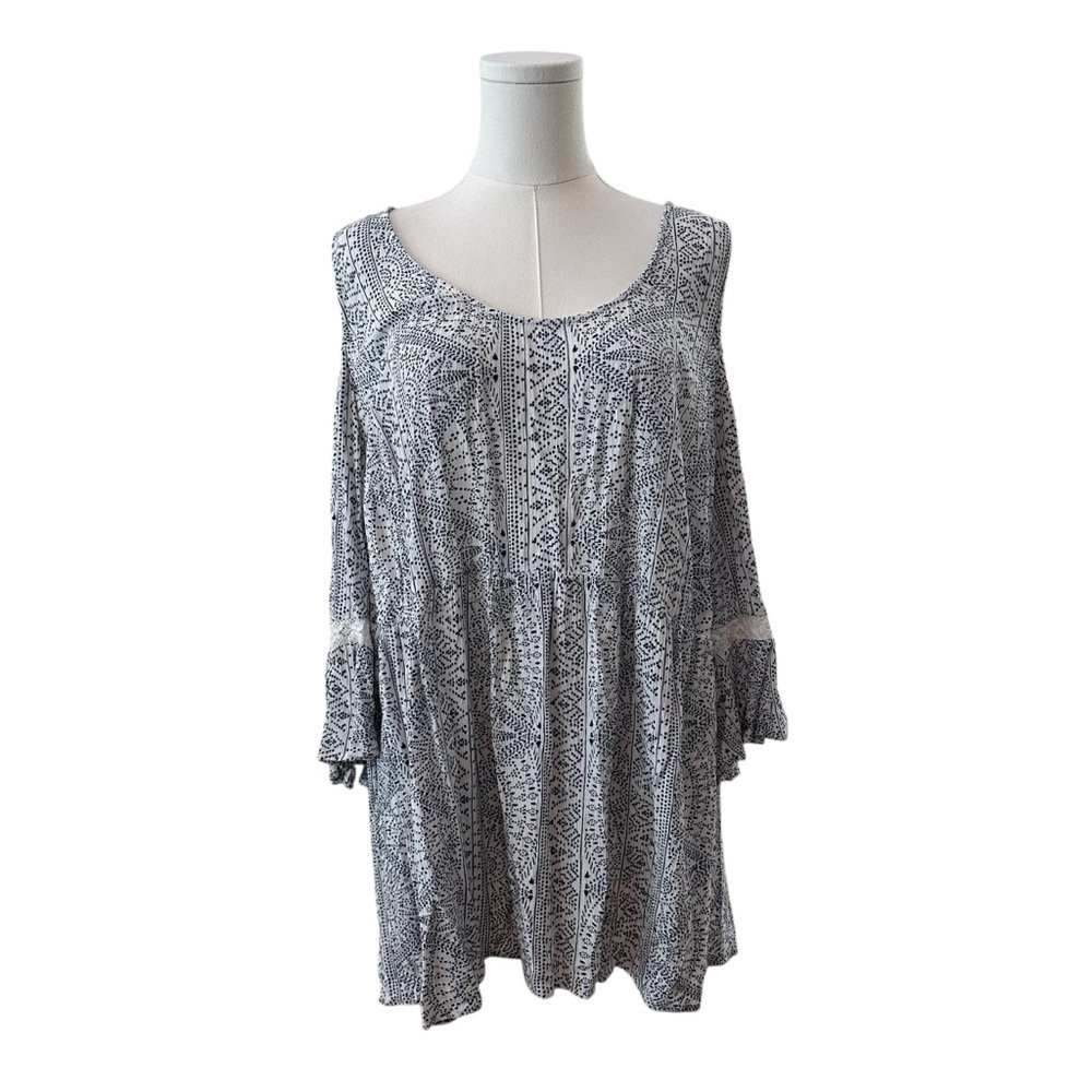 Women's 3X Blue White Cold Shoulder Flare Bell Sleeve Babydoll Relaxed Plus Top